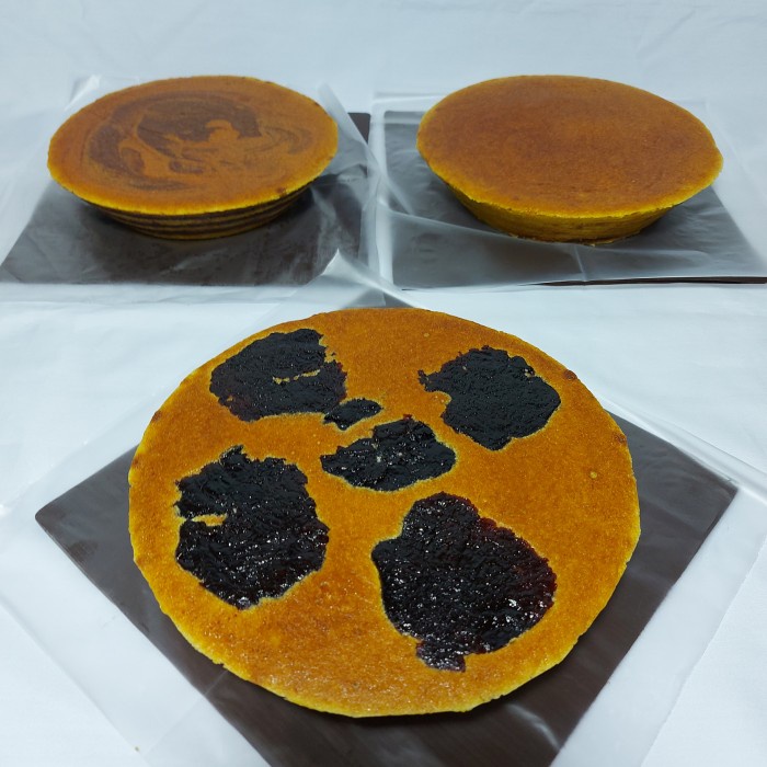 Proses pemanggangan Lapis Legit dalam loyang