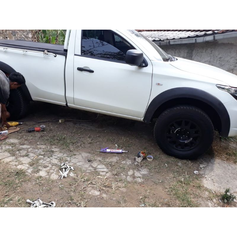 Jual over fender mitsubishi strada triton single cabin model ori hitam ...