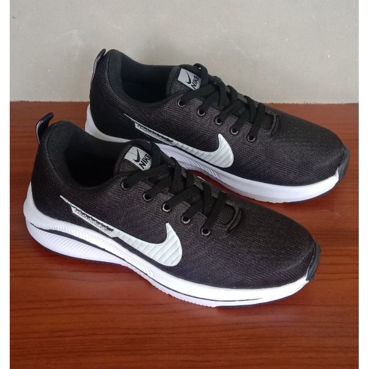 womens nike zoom black and white