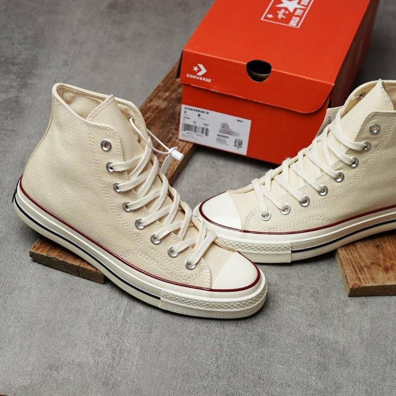 Sepatu on sale converse cream