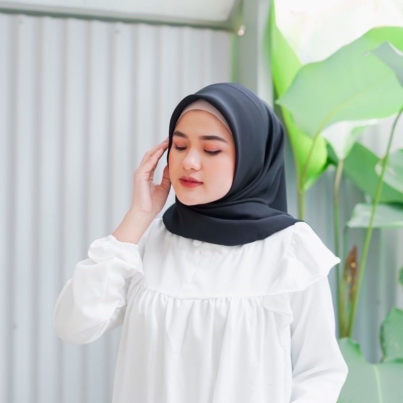 Jual Jilbab Segiempat Bella Square Hijab Polycotton Jilbab Polos ...