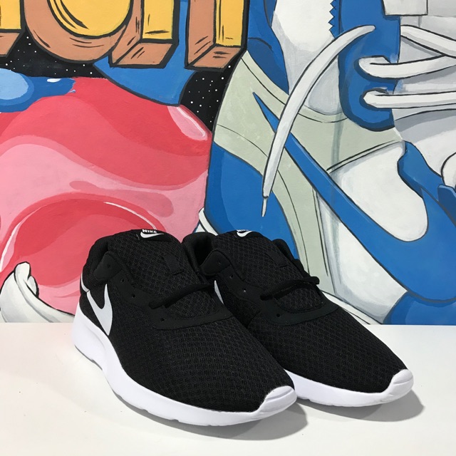 nike tanjun black white