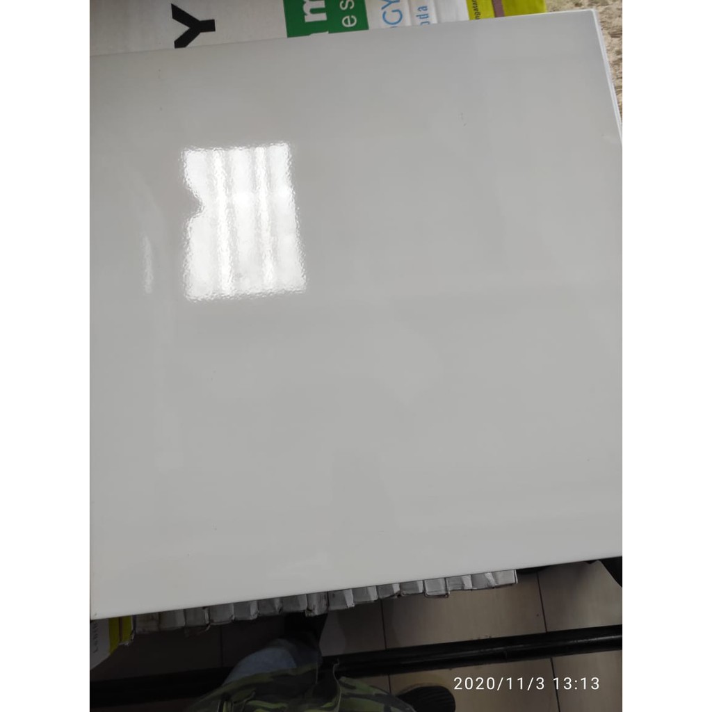 Jual Keramik Lantai 50x50 Kilap Mulia Accura Putih Polos Glossy White