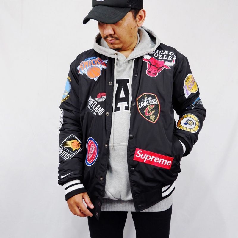 Supreme purchases x Nike AO3631