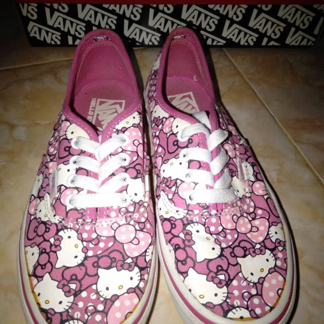 Jaket vans shop hello kitty