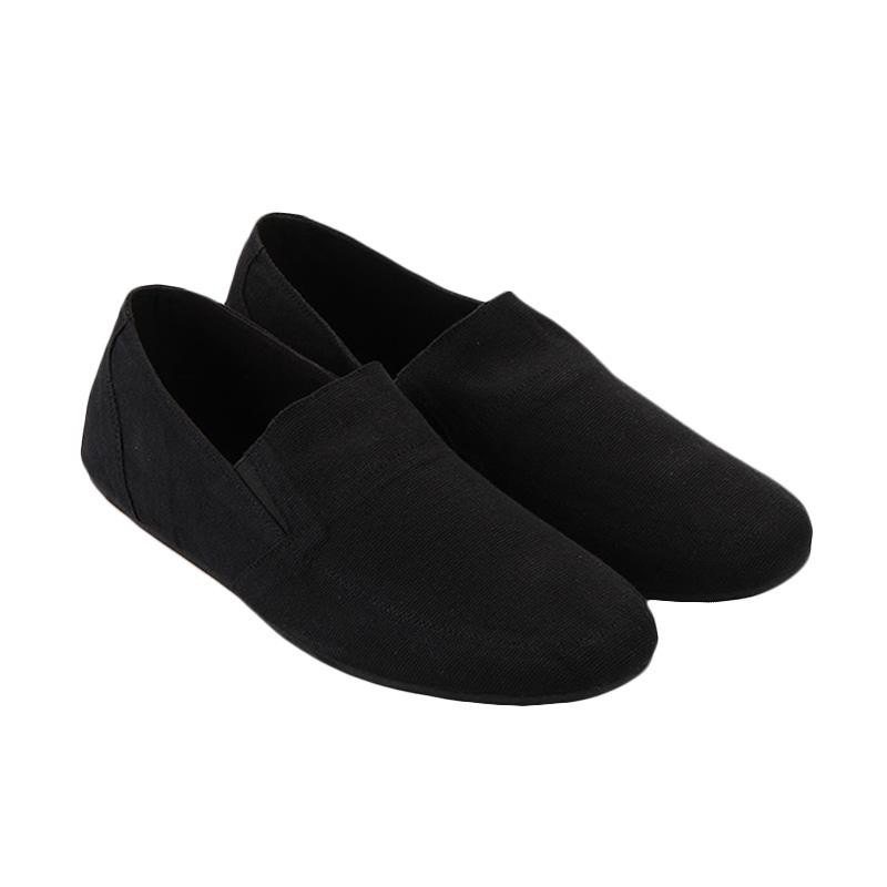 Sepatu slip on canvas store
