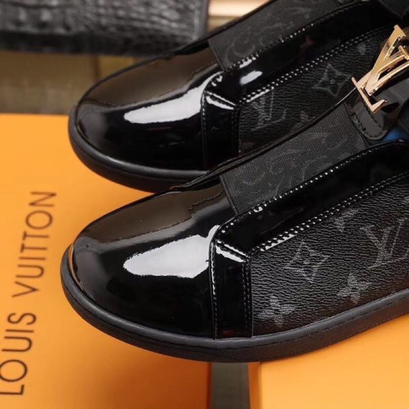 Jual Sepatu Louis Vuitton Pria Model & Desain Terbaru - Harga November 2023