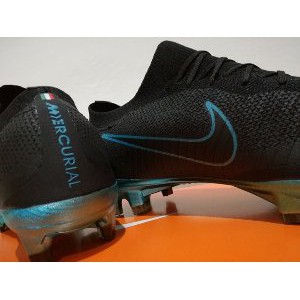 Sepatu bola 2025 nike play ice