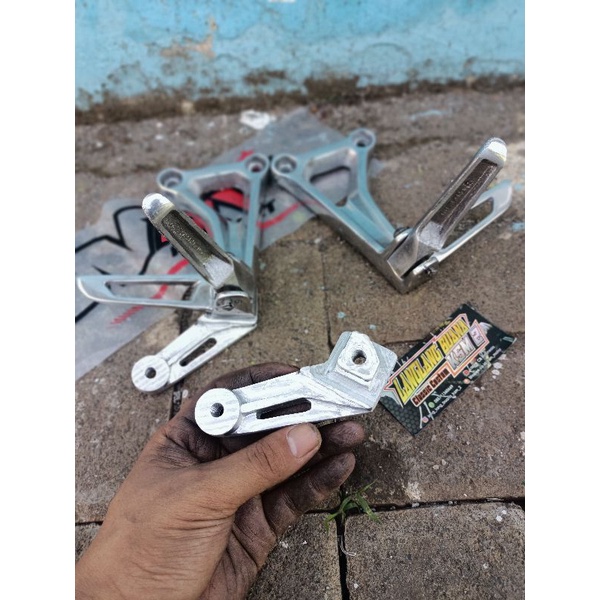 Jual pangkon kenalpot/dudukan kenalpot BREKET /DUDUKAN KENALPOT CBR 650