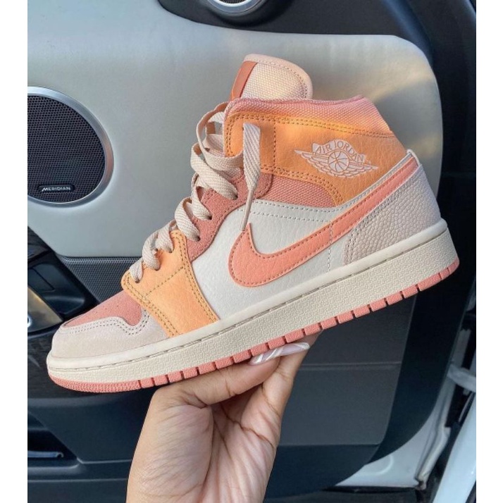 Jordan best sale naranjas mujer