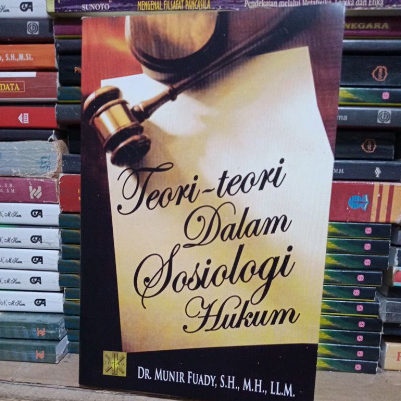 Jual TEORI TEORI DALAM SOSIOLOGI HUKUM, BY DR. MUNIR FUADY | Shopee ...