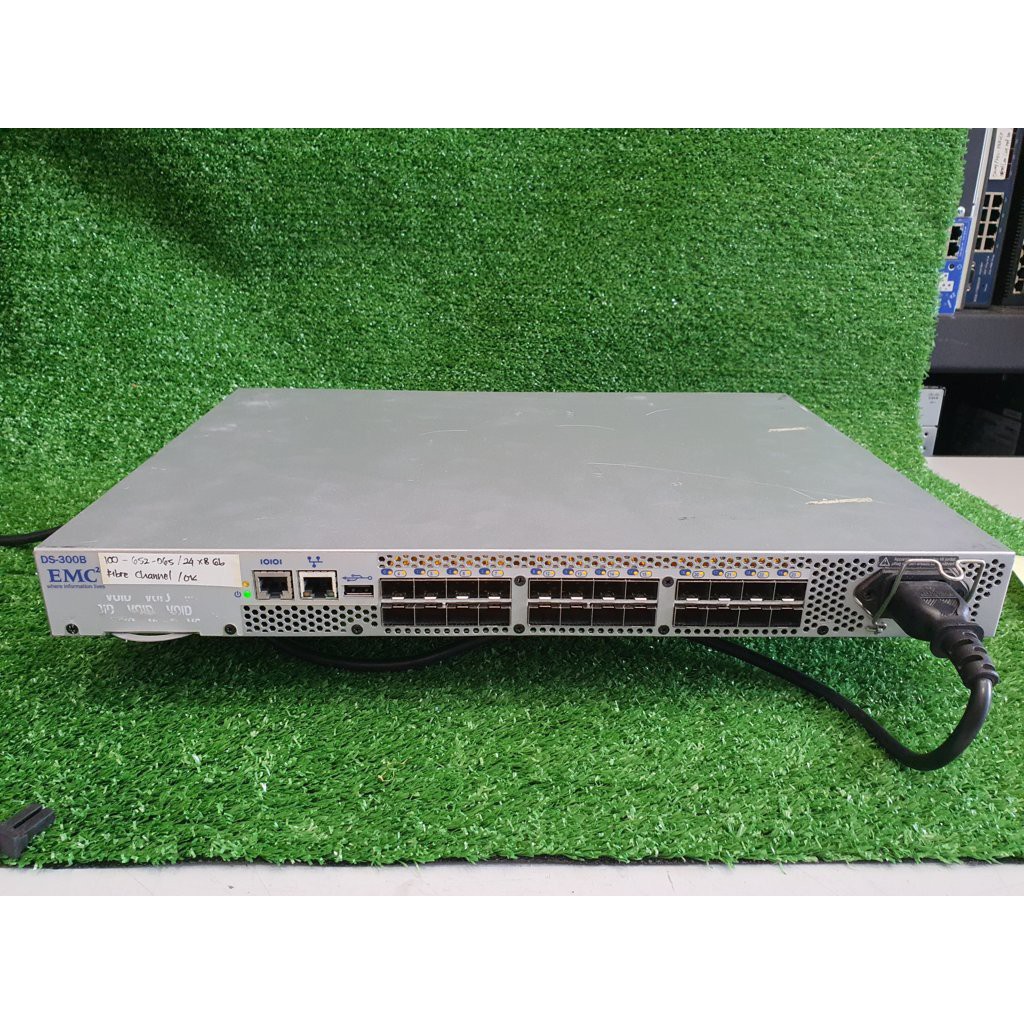 Switch Fibre Channel SAN EMC DS-300B 8G 24 Porte (8 Attive) Con 8x SFP 8GB – Ricondizionato