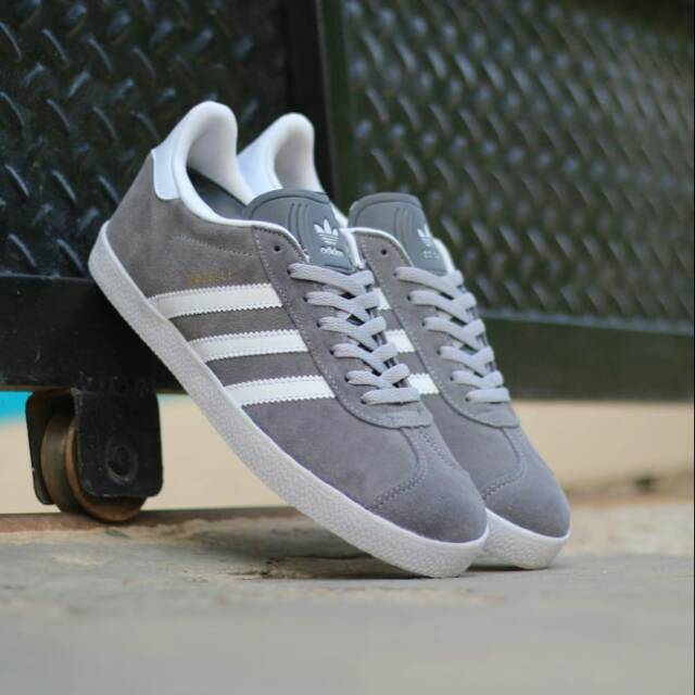 adidas gazelle silver green womens Adidas Gazelle Spikeless Golf Shoes Grey Two/White – Golf Discount main image 1