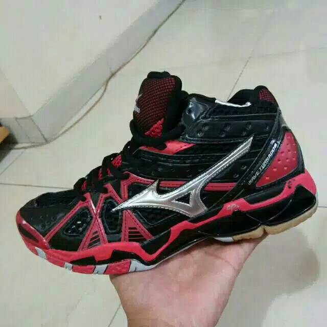 Mizuno tornado 9 outlet hitam