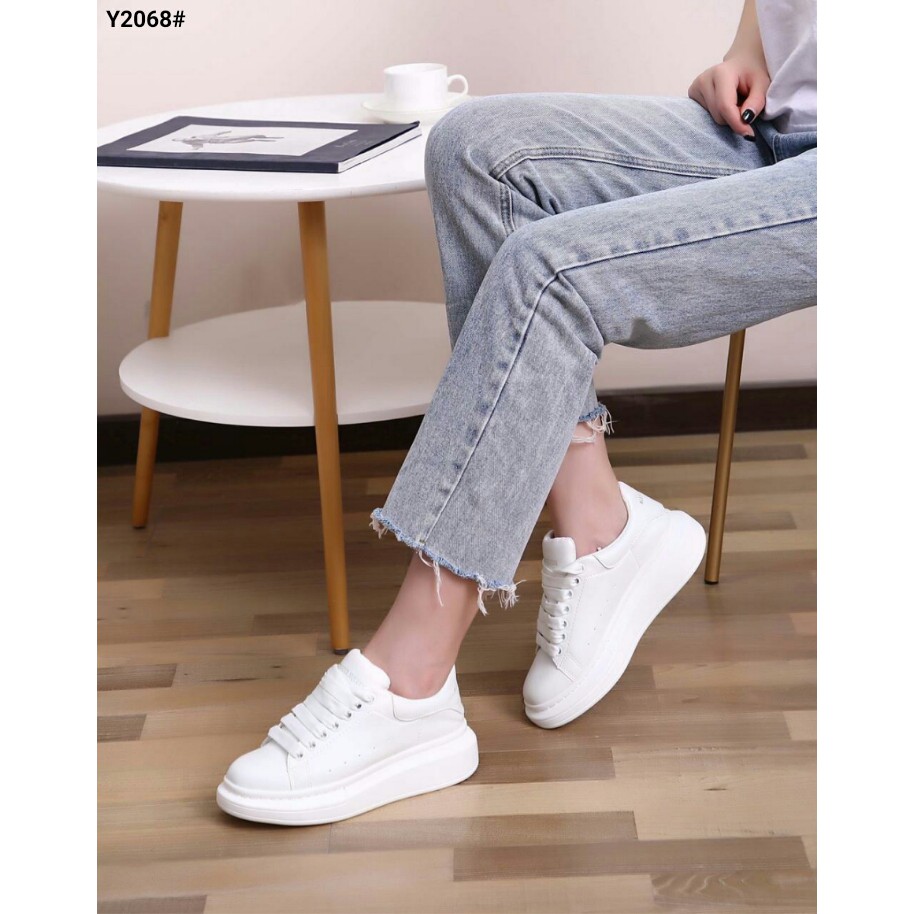 Alexander McQueen lv supreme sneaker oversized Second, Fesyen Wanita,  Sepatu di Carousell