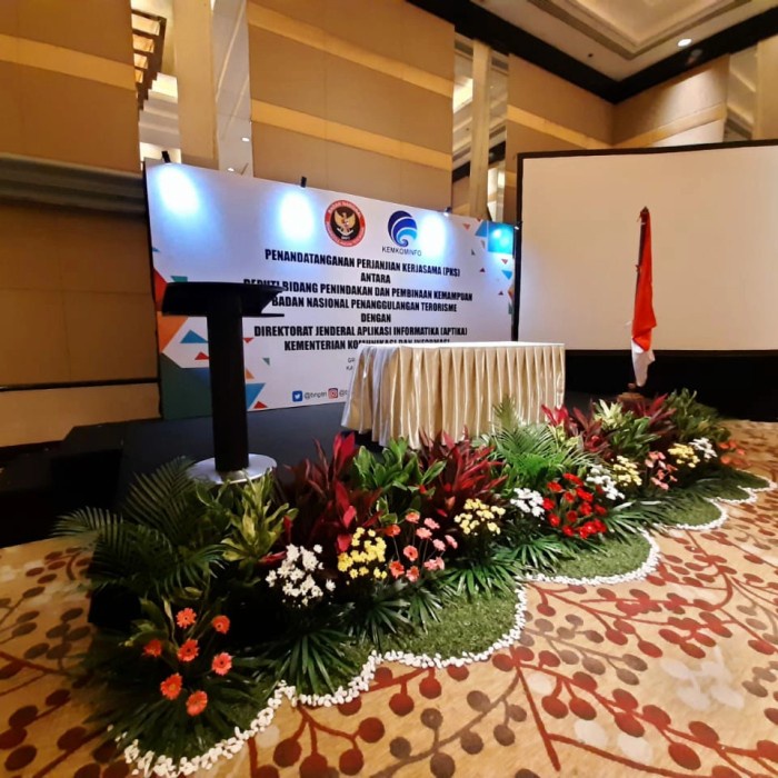 Jual dekorasi mini garden taman panggung taman seminar minimalis