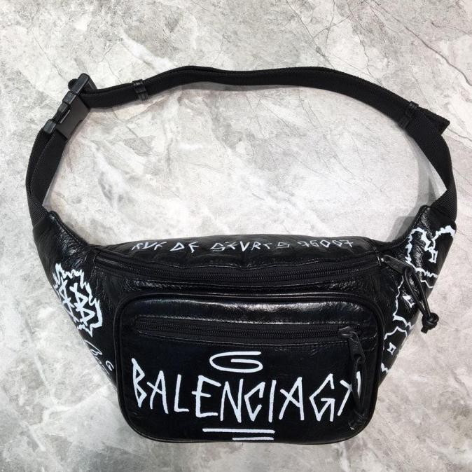 Harga waist bag balenciaga hotsell