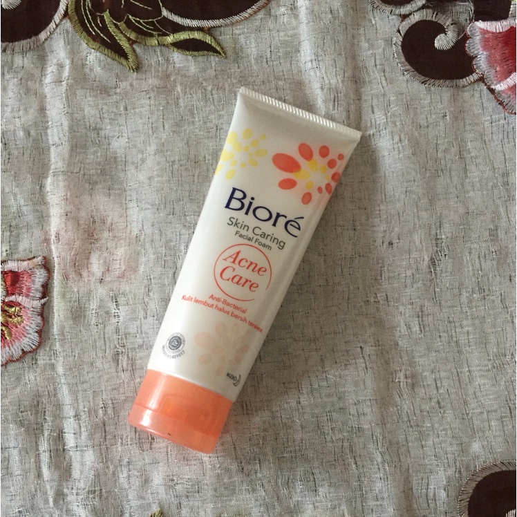 Jual Biore Skin Caring Facial Foam Acne Care 100 Gr Shopee Indonesia