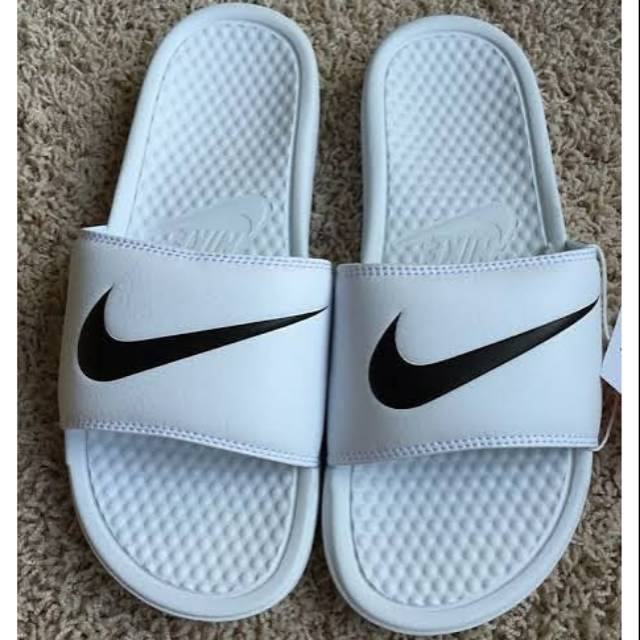 Perbedaan sandal store nike benassi original