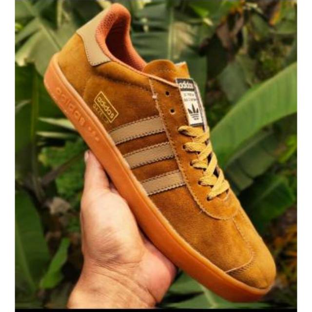 Sepatu adidas limited store edition