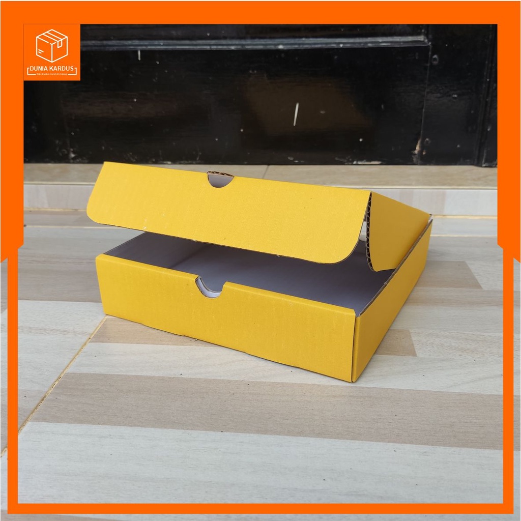 Jual BOX PIZZA 21X21X5 CM BERVARIAN WARNA WARNI |PIZZA POLOS | BOX ...