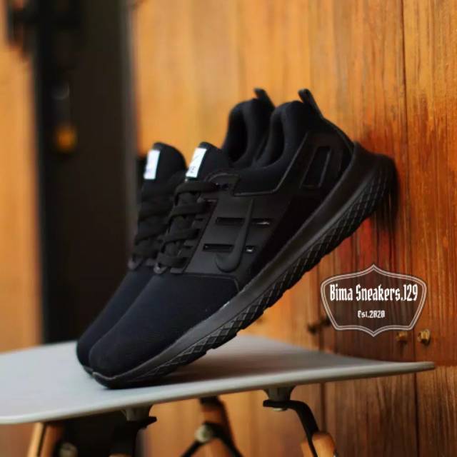 Jual SEPATU PRIA TERBARU FULLHITAM / SEPATU SNEAKERS IMPORT SEKOLAH DAN ...