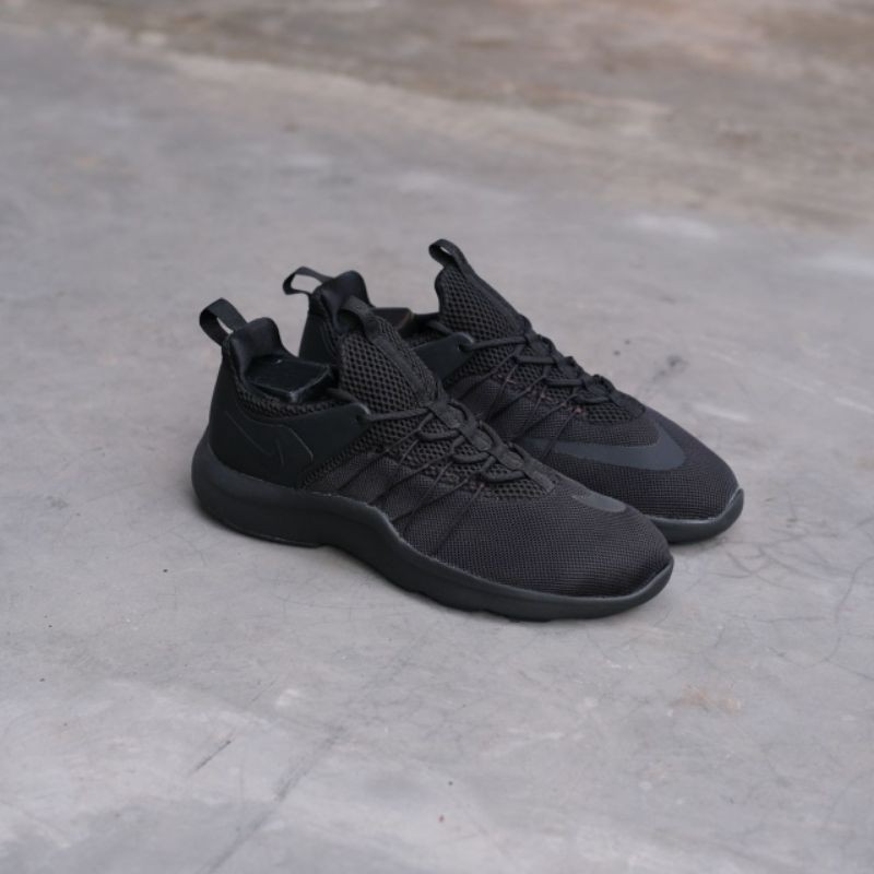 Nike darwin outlet triple black