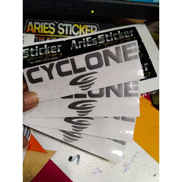 Jual sticker stiker tulisan Cyclone mobil l300 Mitsubishi COLT l300 ...