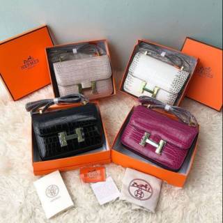 Preloved audrey bag buttonscarves small red, Barang Mewah, Tas & Dompet di  Carousell