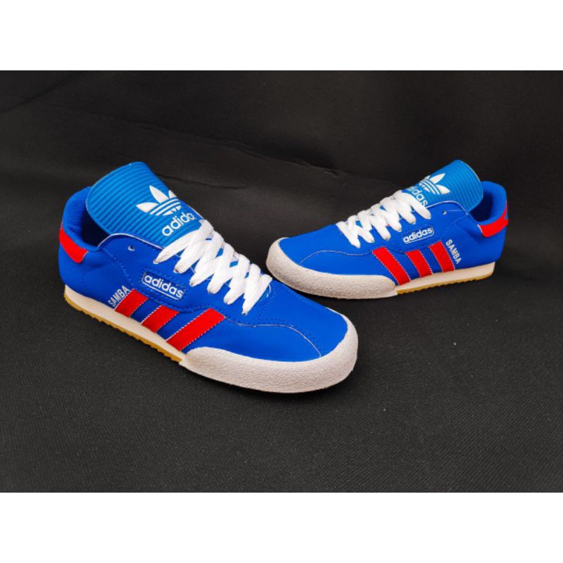 Foto sepatu shop adidas warna biru