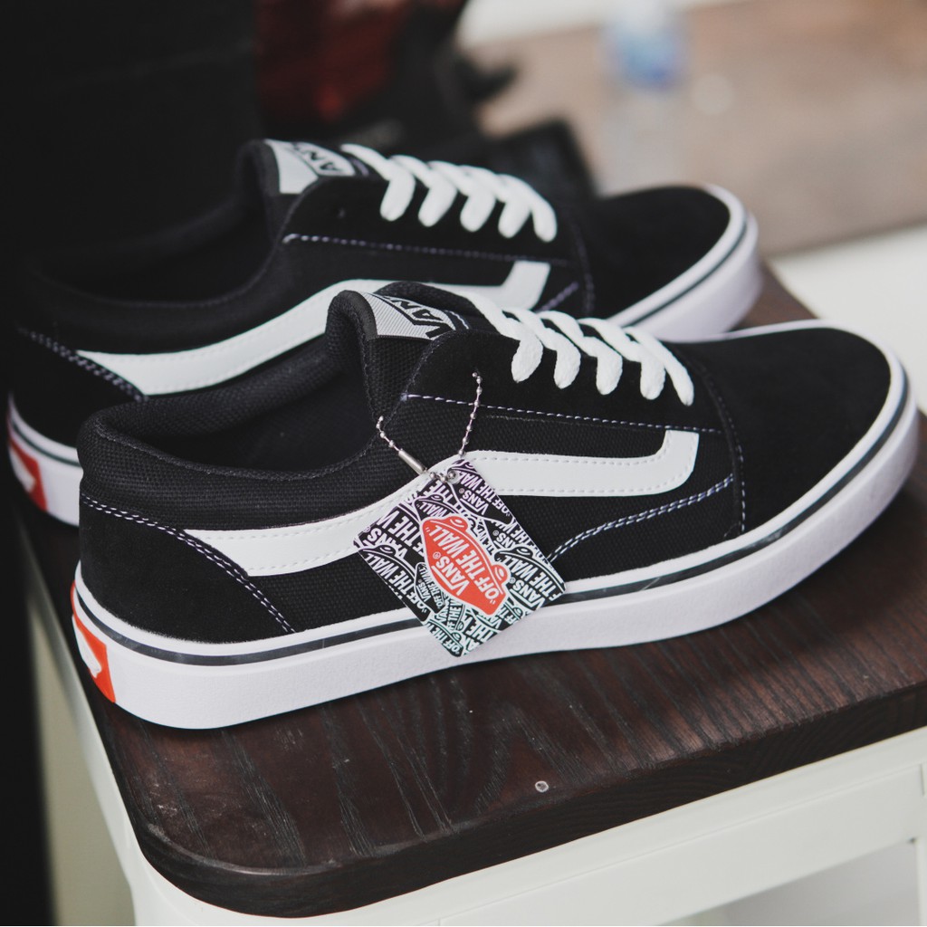 Sepatu hot sale vans sneakers