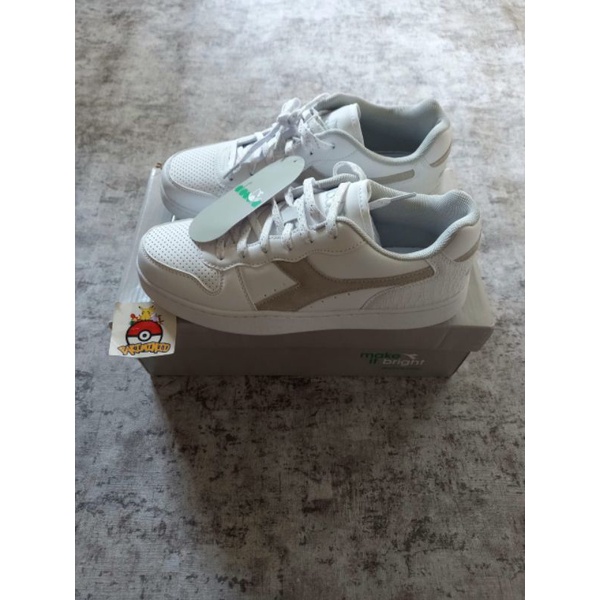 Scarpe Bambino Diadora Playground TD C1931 – Tomaia In Pelle Sintetica Bianca, Suola Gomma Antiscivolo