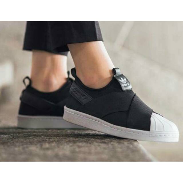 Superstar slip on outlet black white