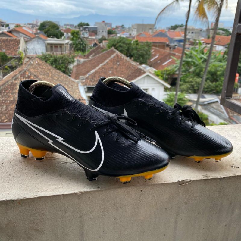 sepatu bola nike mercurial superfly