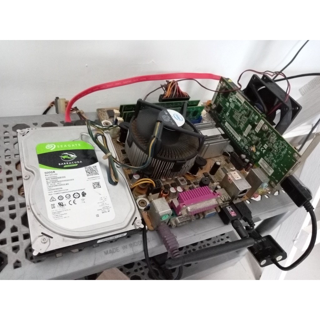 Jual PC Rakitan Windows 10 PRO 4 GB pemakaian pribadi (no case ...
