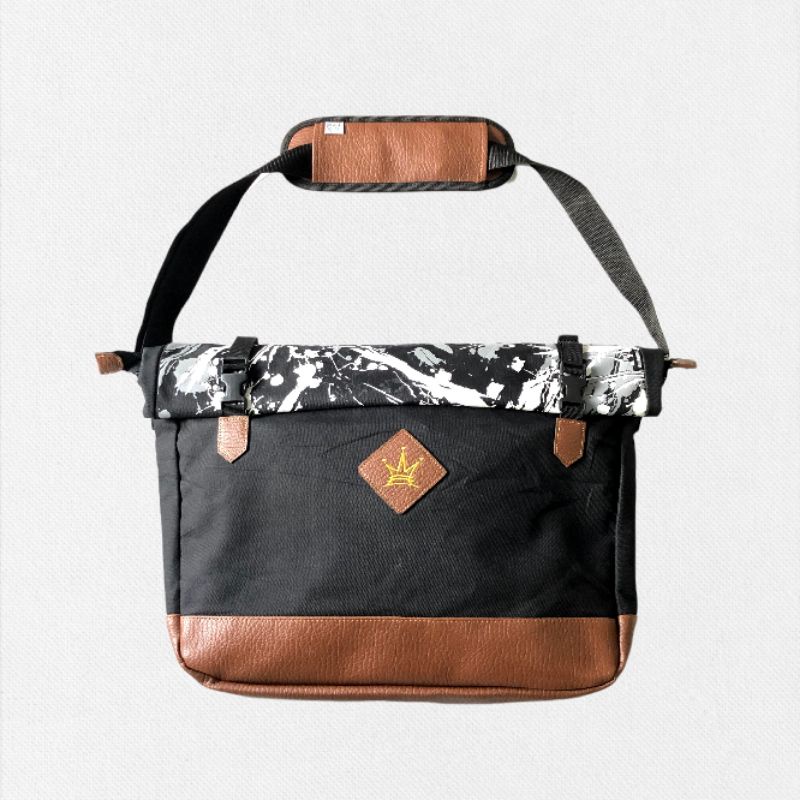 Jual Romantic Crown Messenger Bag | Shopee Indonesia 