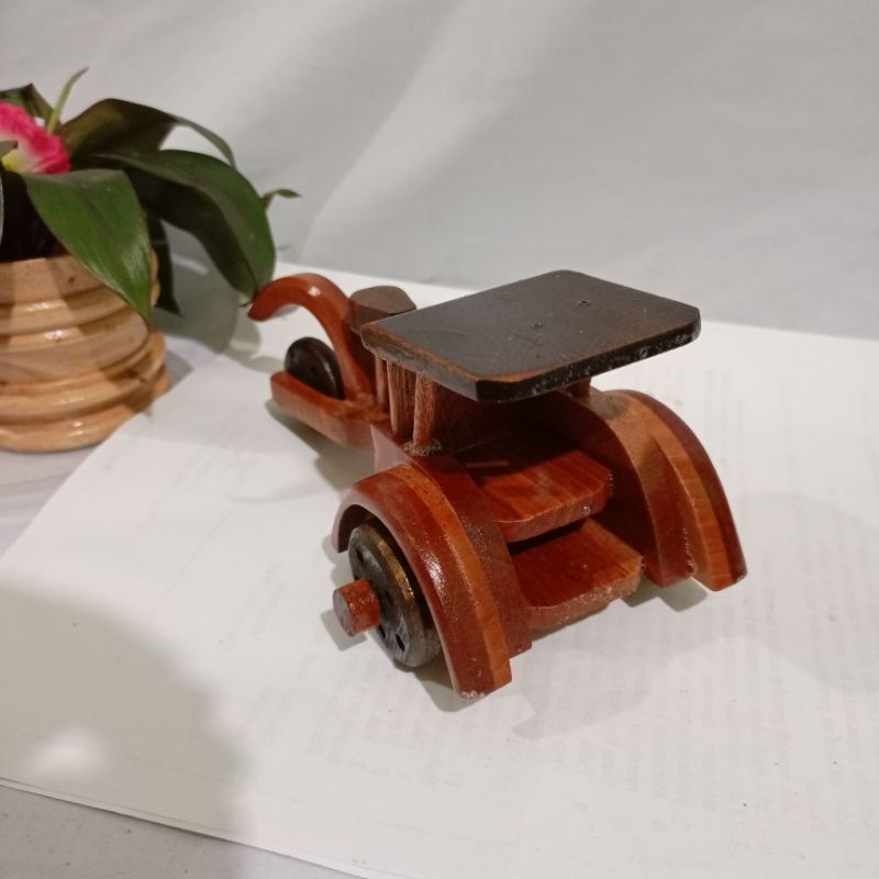 Pajangan Kayu Miniatur Becak Jawa Ukuran Kecil