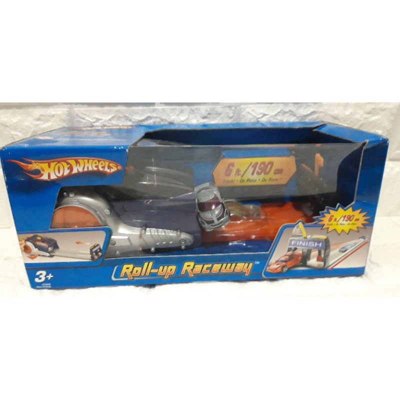 Hot wheels roll store up raceway