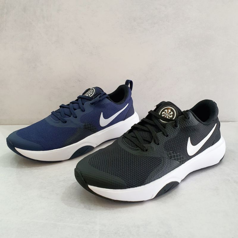 Sepatu discount nike training