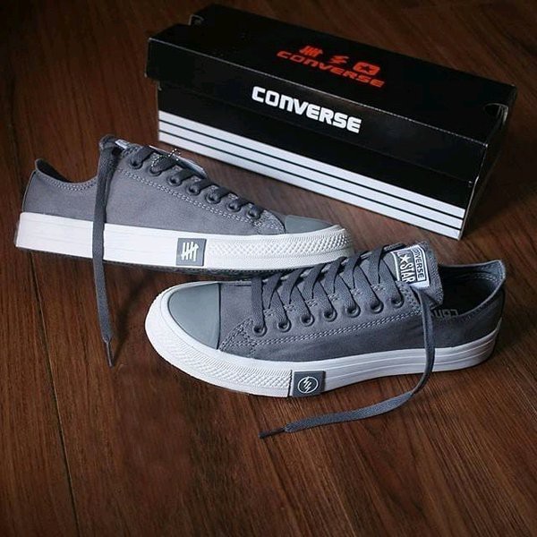 Sepatu on sale casual converse