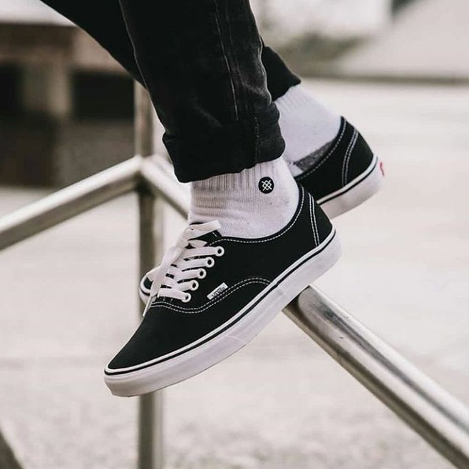 Sepatu vans authentic black white sale