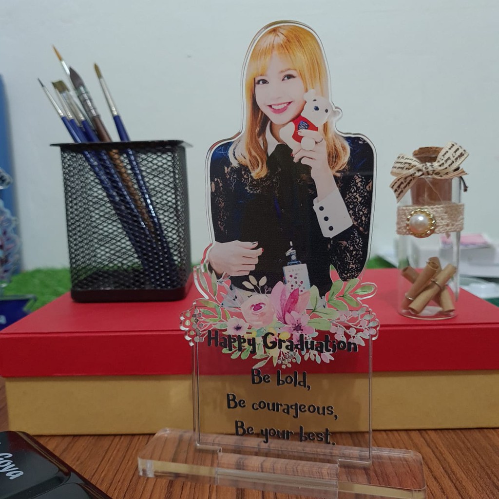 Jual Lisa Blackpink Standee Happy Graduation Ready Stock | Shopee Indonesia