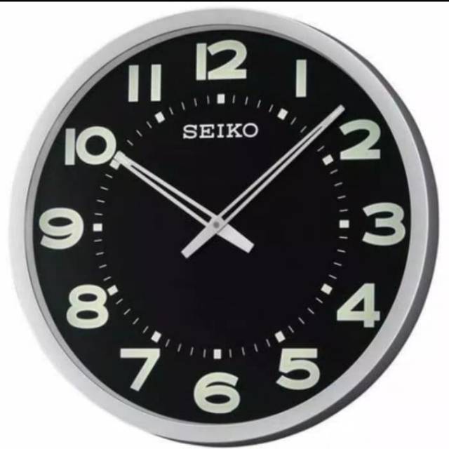 Jam dinding seiko glow in the dark shop