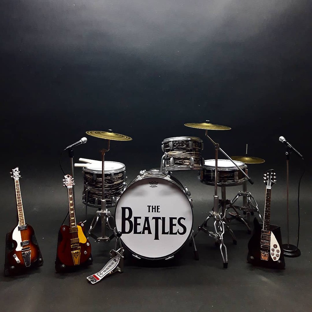 Jual Miniatur Gitar dan Drum The Beatles PLUS Miniatur Mic Best Seller ...