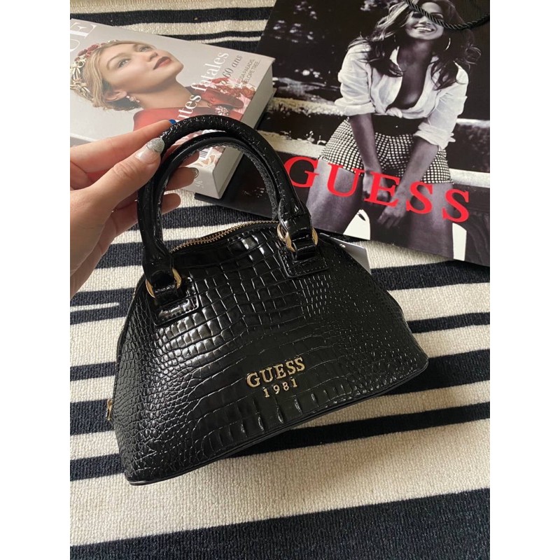 Guess alma outlet mini