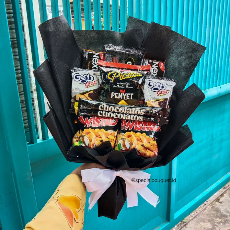 Jual A All About Black Buket Snack Untuk Acara Wisuda Ultah