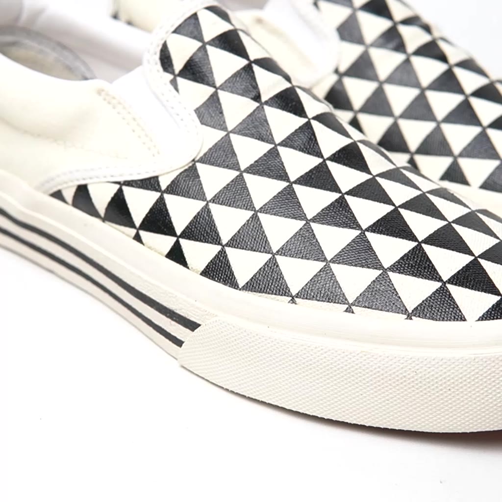 Jual Sepatu Dilset - Slip On Vinretro Triangle Off White CB | Shopee ...