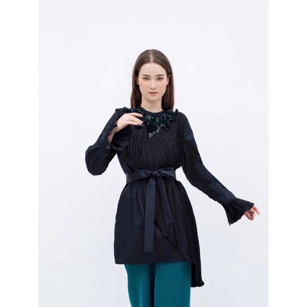 Deana Pleats Top - Black