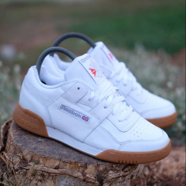 Reebok classic white hot sale gum sole