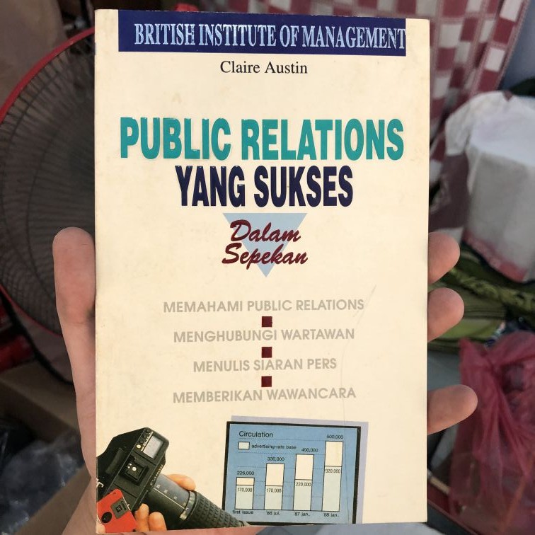 Jual Buku Public relations yang sukses dalam sepekan Claire austin